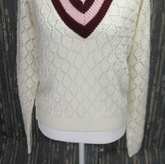 Derek Heart ❤️ Open Knit V-Neck Sweater (Medium) - Picture 3 of 7